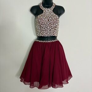Narianna Nox Anabel Burgundy Beaded Two Piece Halter Homecoming Dress - Size: S